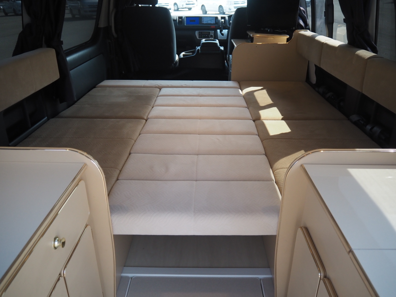 キャンピングカー バンコン ﾊｲｴｰｽ ﾘﾗｯｸｽﾜｺﾞﾝ ｲﾝﾌｨﾆﾃｨ 4WD