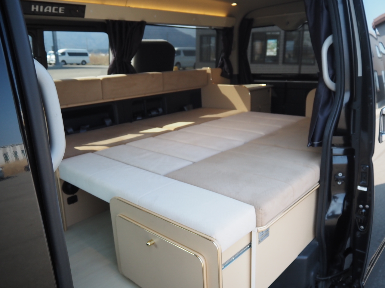 キャンピングカー バンコン ﾊｲｴｰｽ ﾘﾗｯｸｽﾜｺﾞﾝ ｲﾝﾌｨﾆﾃｨ 4WD