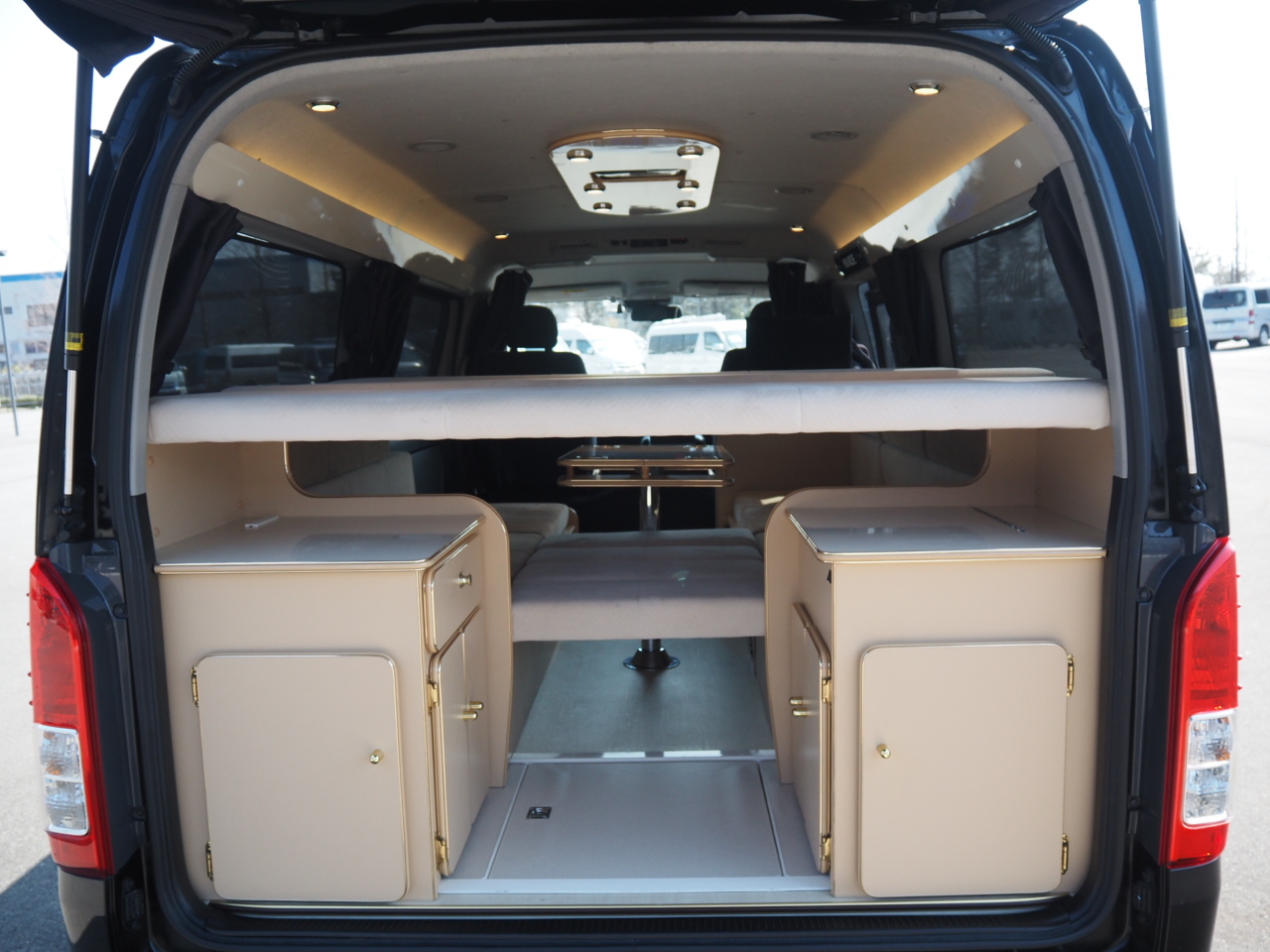 キャンピングカー バンコン ﾊｲｴｰｽ ﾘﾗｯｸｽﾜｺﾞﾝ ｲﾝﾌｨﾆﾃｨ 4WD