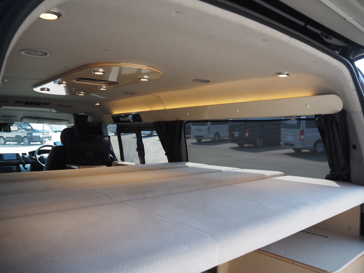 キャンピングカー バンコン ﾊｲｴｰｽ ﾘﾗｯｸｽﾜｺﾞﾝ ｲﾝﾌｨﾆﾃｨ 4WD