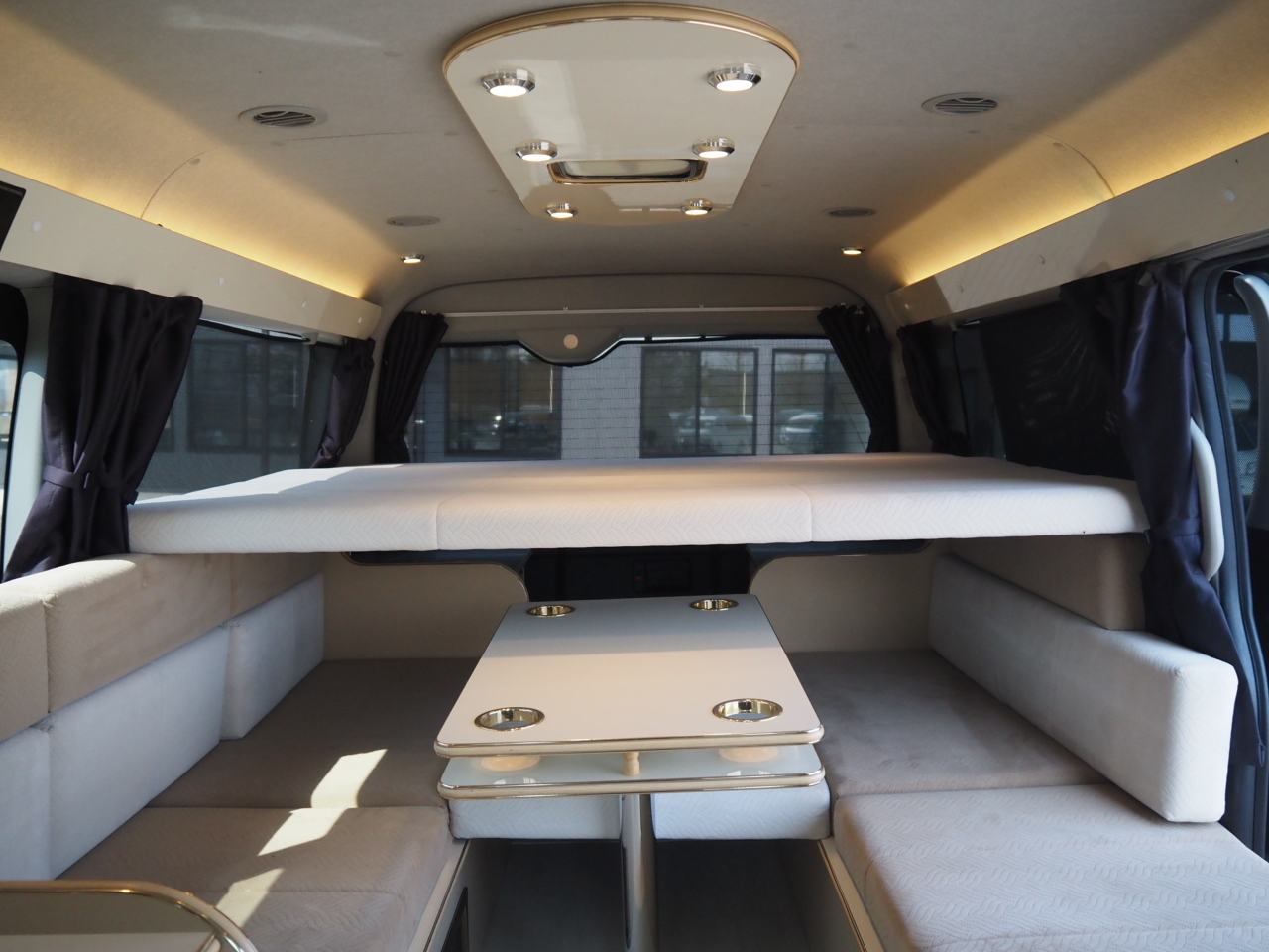 キャンピングカー バンコン ﾊｲｴｰｽ ﾘﾗｯｸｽﾜｺﾞﾝ ｲﾝﾌｨﾆﾃｨ 4WD