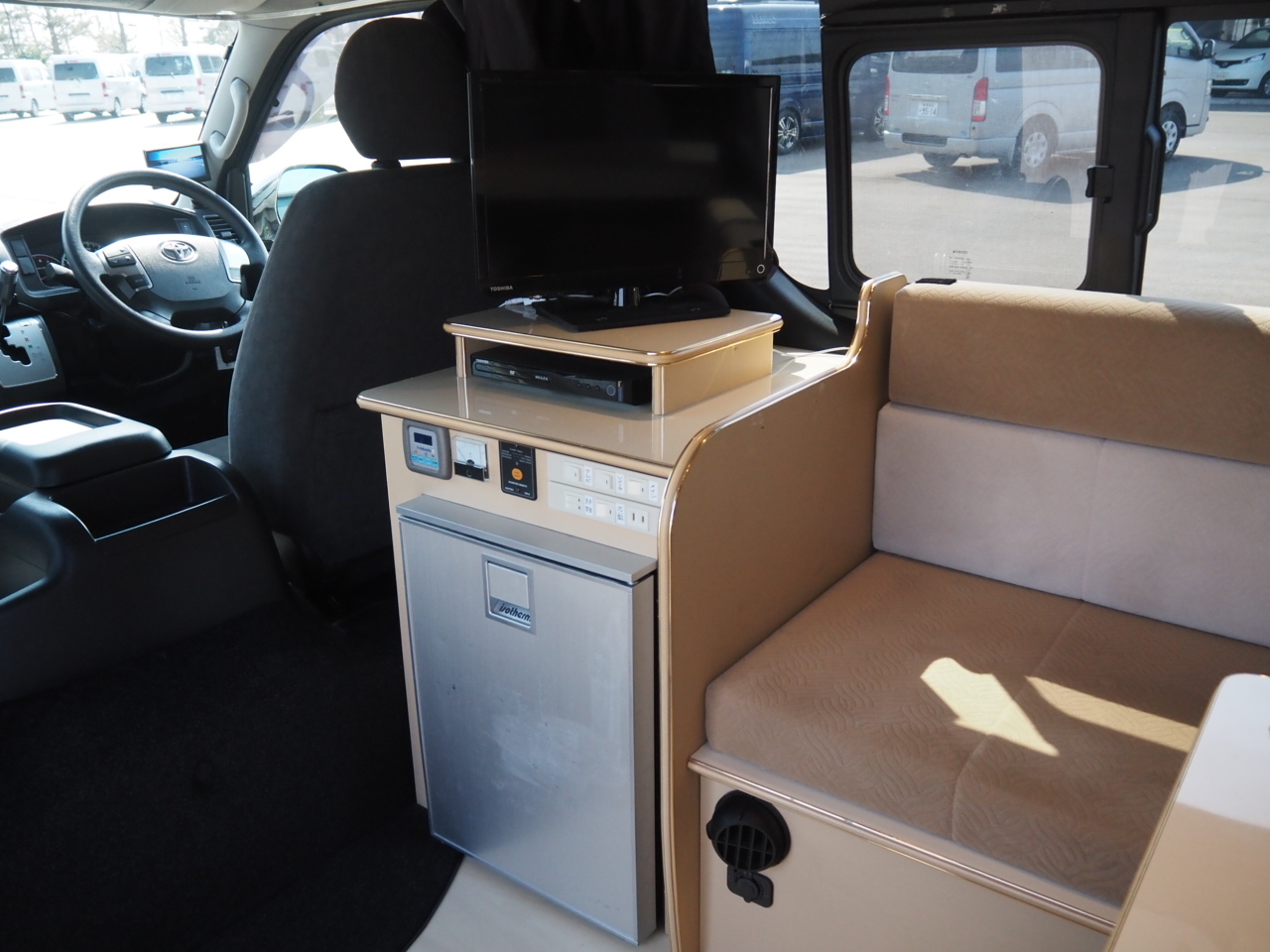 キャンピングカー バンコン ﾊｲｴｰｽ ﾘﾗｯｸｽﾜｺﾞﾝ ｲﾝﾌｨﾆﾃｨ 4WD