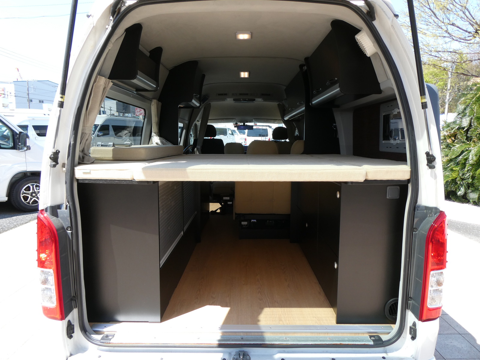 キャンピングカー バンコン ﾄｲﾌｧｸﾄﾘｰ　ﾊﾞｰﾃﾞﾝ　FF　ｿｰﾗｰ　DC冷蔵庫