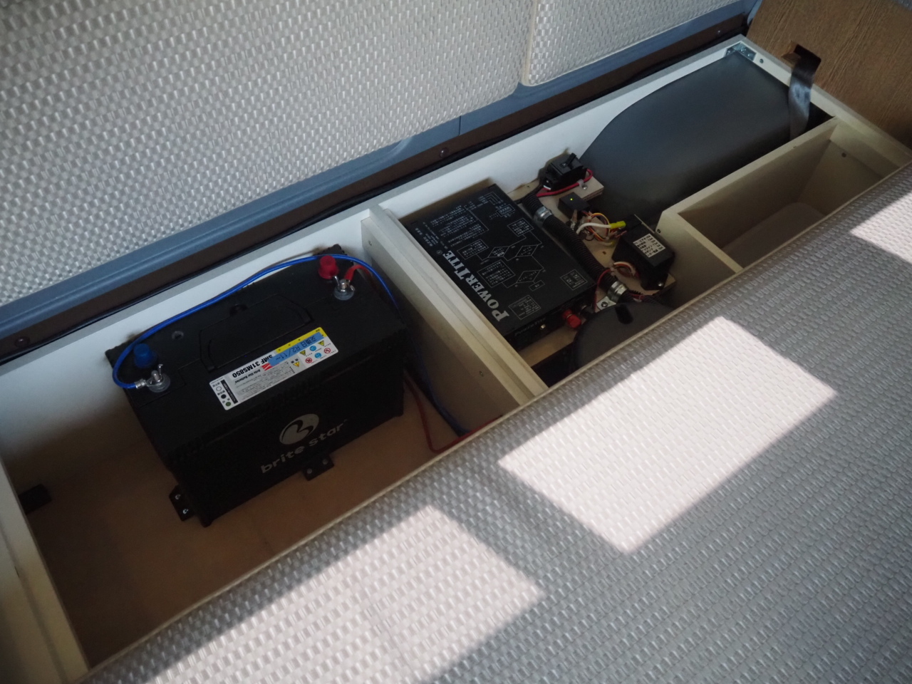 キャンピングカー バンコン ﾊｲｴｰｽ ﾚｸﾋﾞｨ ｳﾞｫｰﾉ 4WD