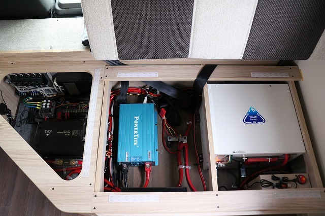 キャンピングカー キャブコン ｶﾑﾛｰﾄﾞﾅｯﾂ ｸﾚｿﾝｼﾞｬｰﾆｰWｴﾎﾞﾗｲﾄ4WD