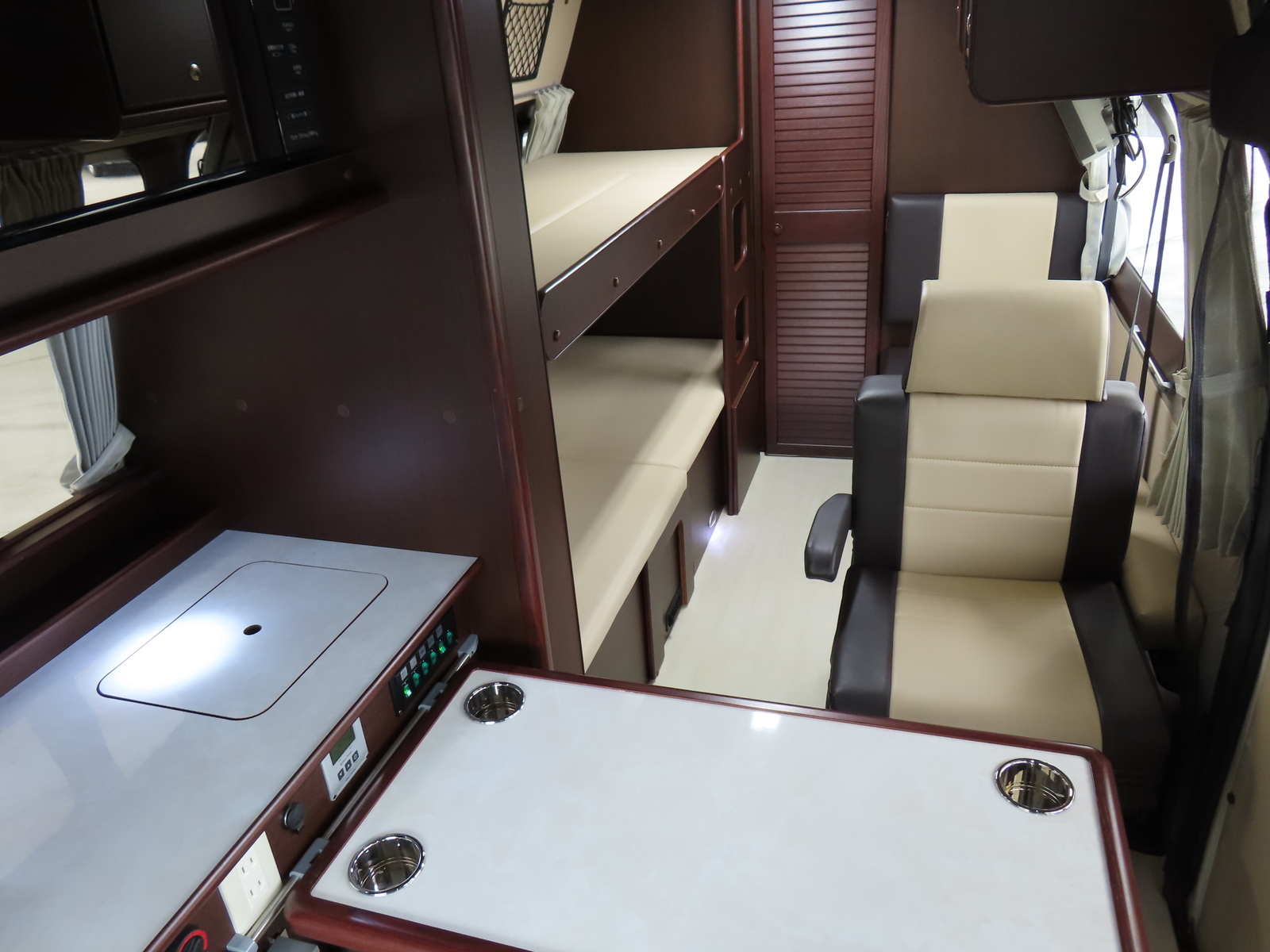 キャンピングカー バンコン ﾊｲｴｰｽ OMC 銀河　ﾘﾁｳﾑ FFﾋｰﾀｰ