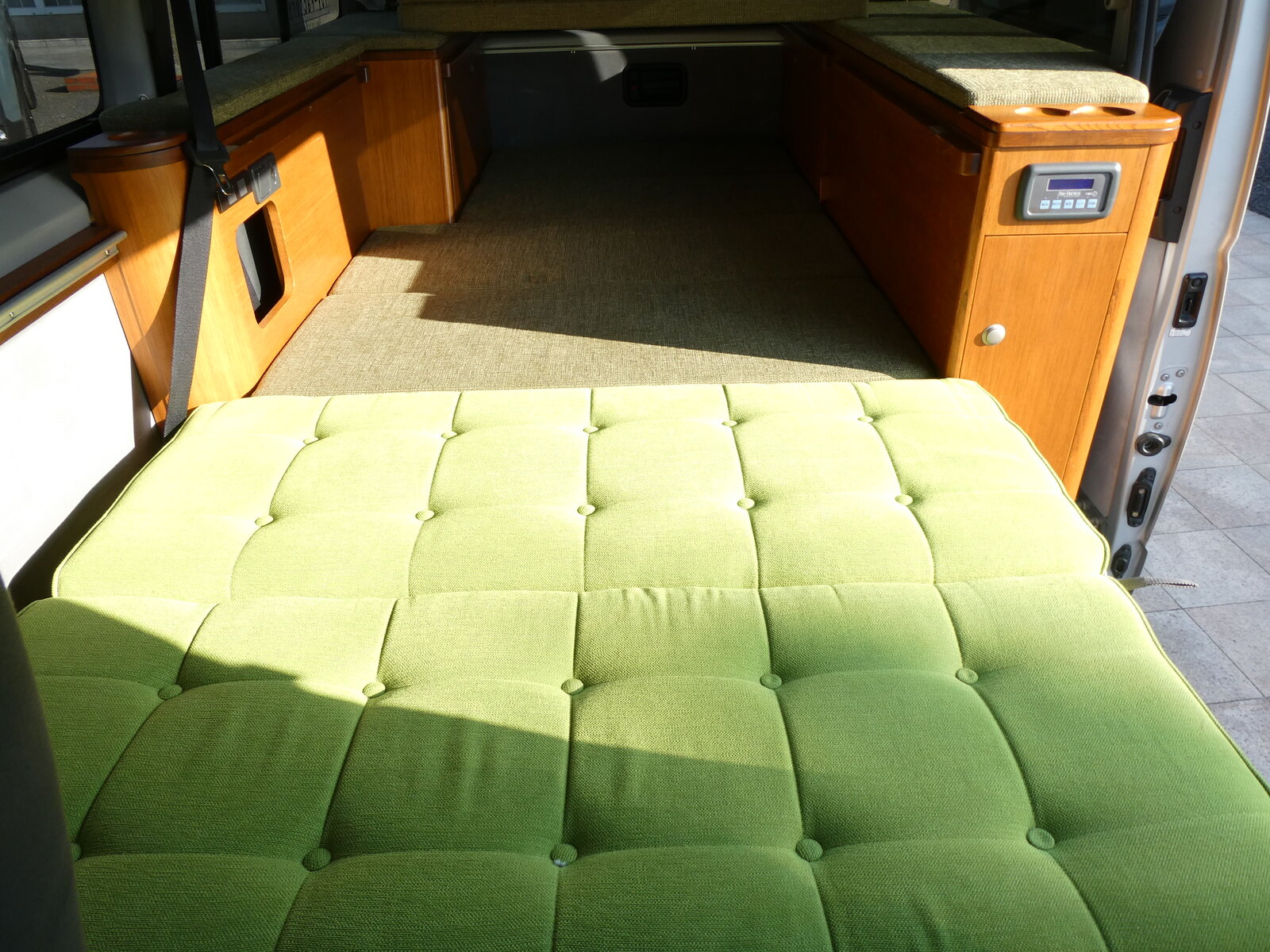 キャンピングカー バンコン ﾄｲﾌｧｸﾄﾘｰ　ﾄｲｽﾞﾎﾞｯｸｽ　Bｶﾒﾗ　ﾐﾗｰ型ﾄﾞﾗﾚｺ