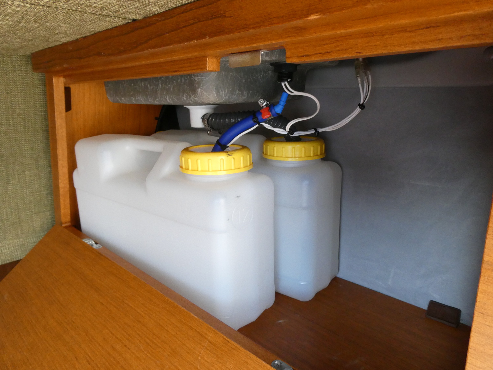 キャンピングカー バンコン ﾄｲﾌｧｸﾄﾘｰ　ﾄｲｽﾞﾎﾞｯｸｽ　Bｶﾒﾗ　ﾐﾗｰ型ﾄﾞﾗﾚｺ