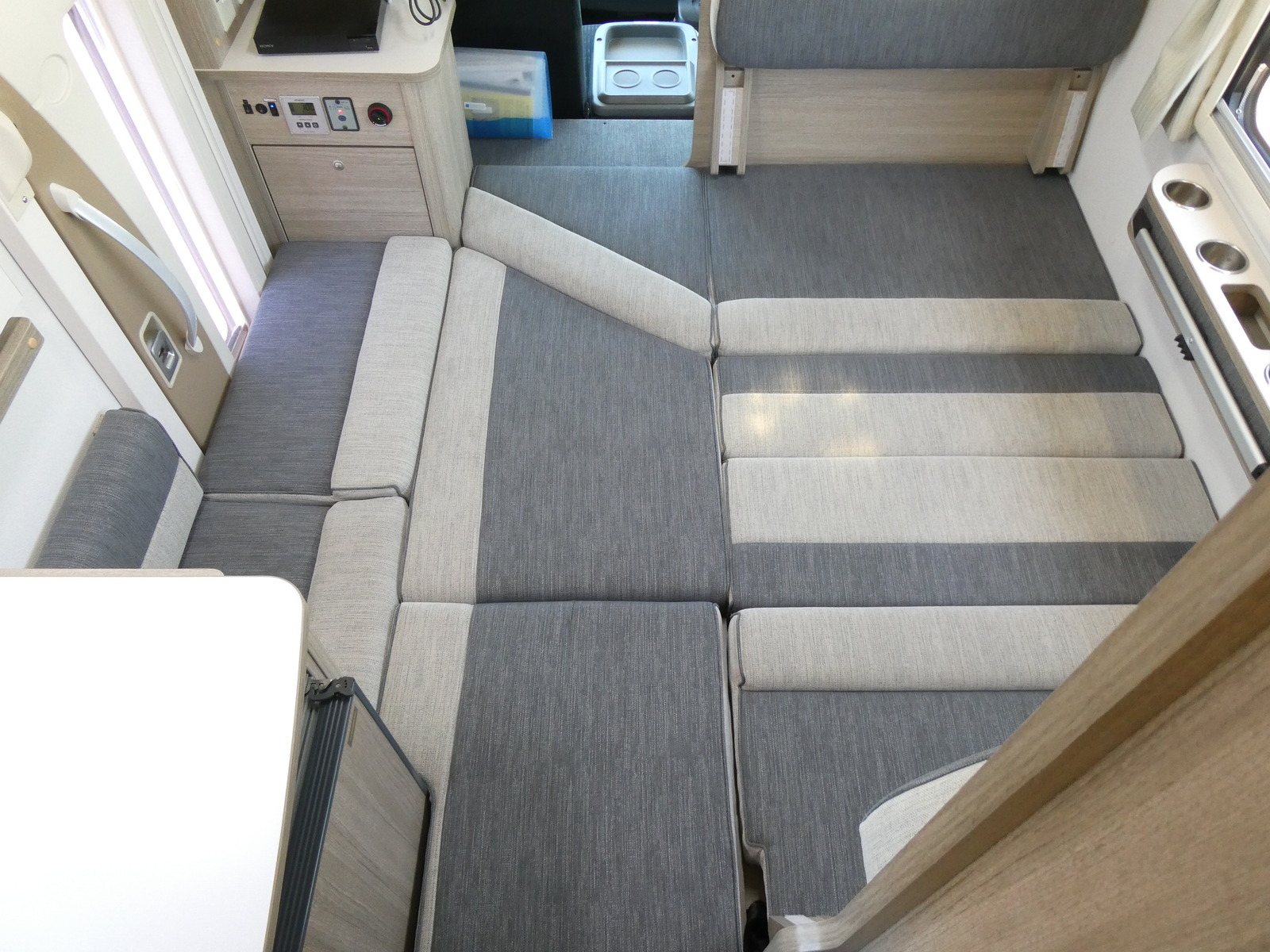 キャンピングカー キャブコン 東和ﾓｰﾀｰｽ　ｳﾞｫｰﾝﾉｲﾝR2B(KDY系)家ｴｱｺﾝ