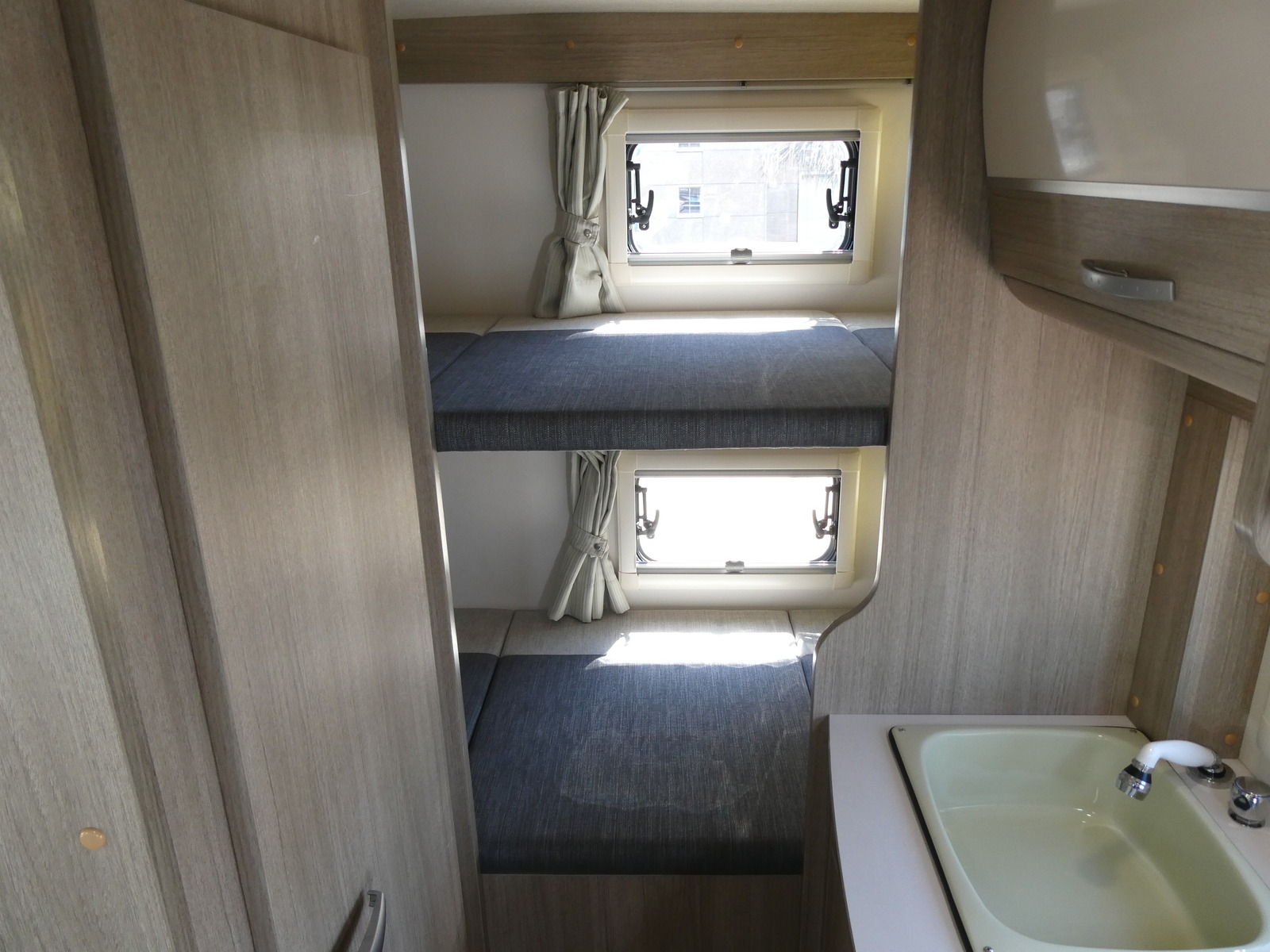 キャンピングカー キャブコン 東和ﾓｰﾀｰｽ　ｳﾞｫｰﾝﾉｲﾝR2B(KDY系)家ｴｱｺﾝ