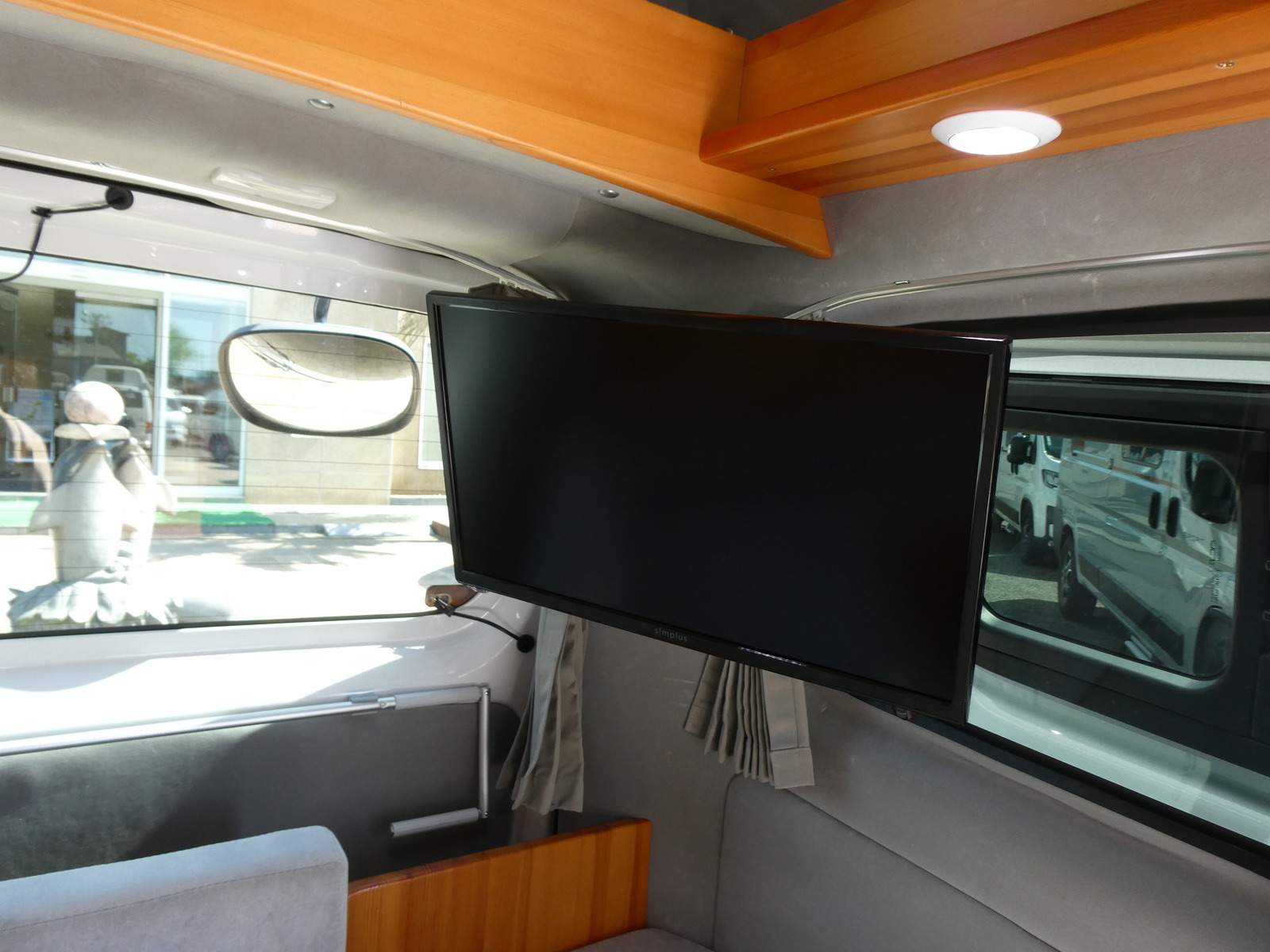 キャンピングカー バンコン ﾀｺｽ　ｼﾞｬｯｸ　FF新品取り付け済み