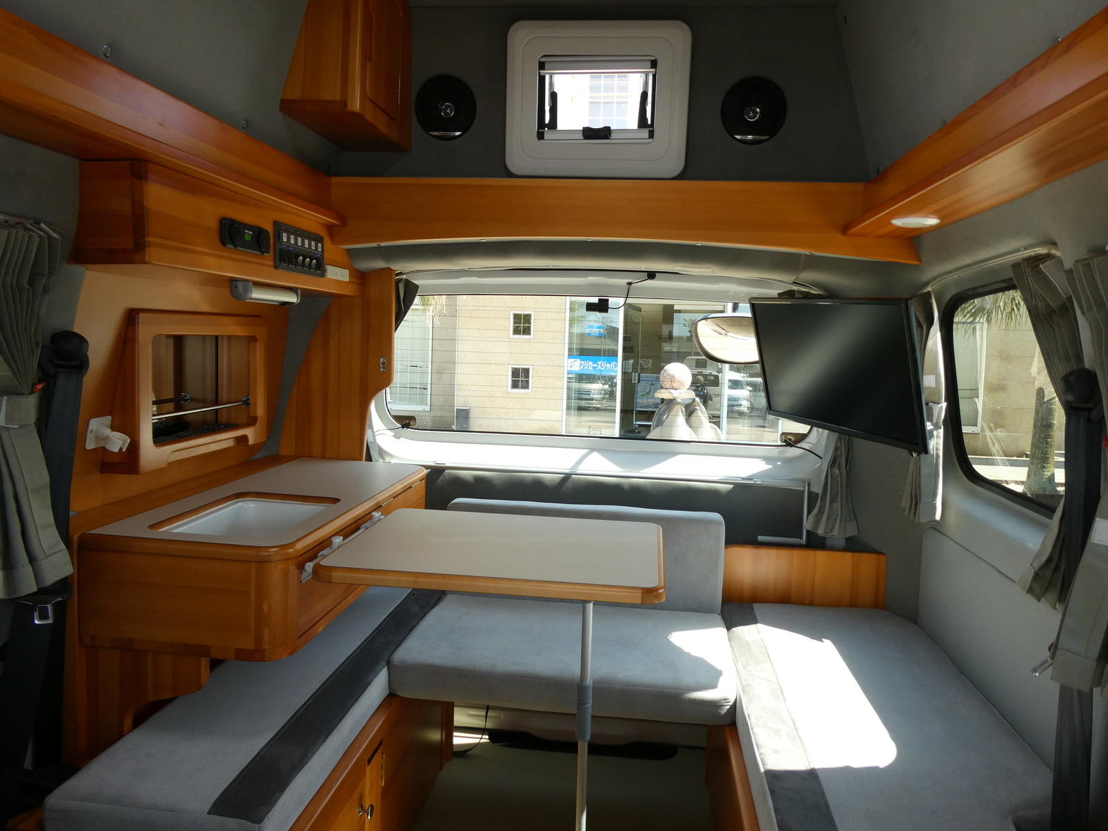 キャンピングカー バンコン ﾀｺｽ　ｼﾞｬｯｸ　FF新品取り付け済み