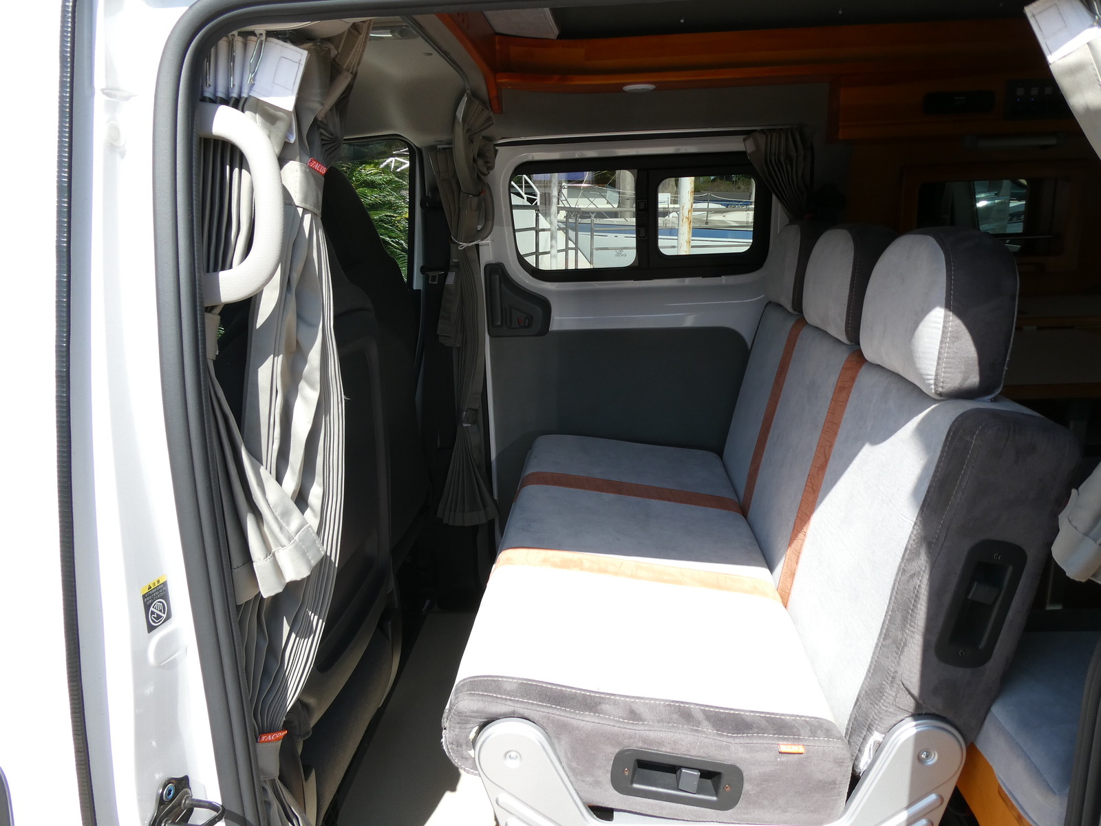 キャンピングカー バンコン ﾀｺｽ　ｼﾞｬｯｸ　FF新品取り付け済み