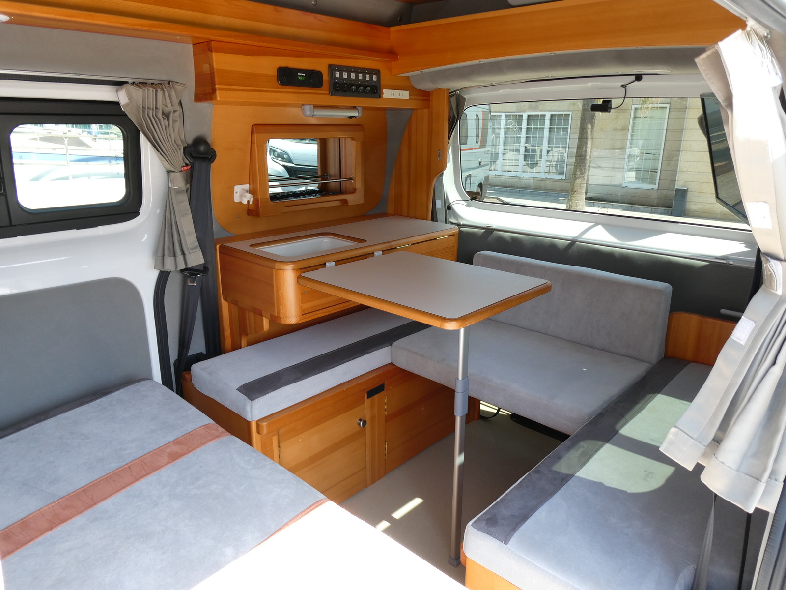 キャンピングカー バンコン ﾀｺｽ　ｼﾞｬｯｸ　FF新品取り付け済み