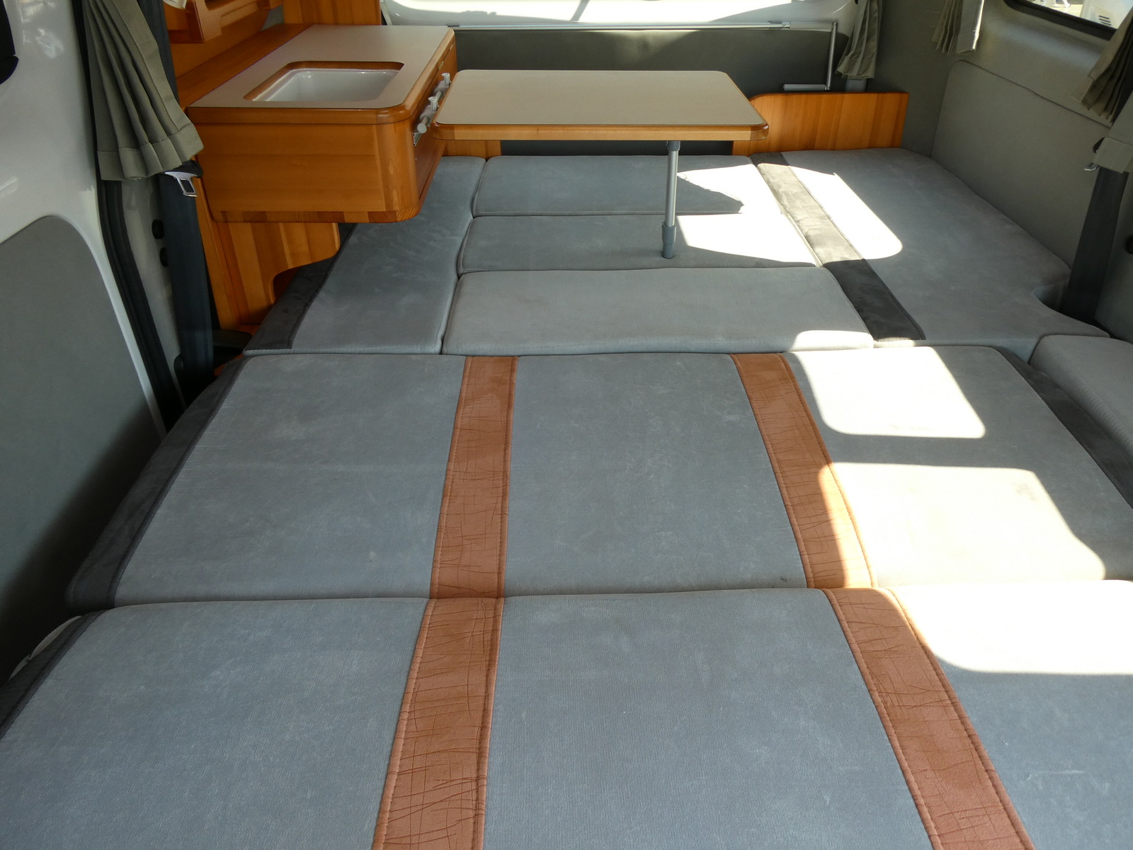 キャンピングカー バンコン ﾀｺｽ　ｼﾞｬｯｸ　FF新品取り付け済み