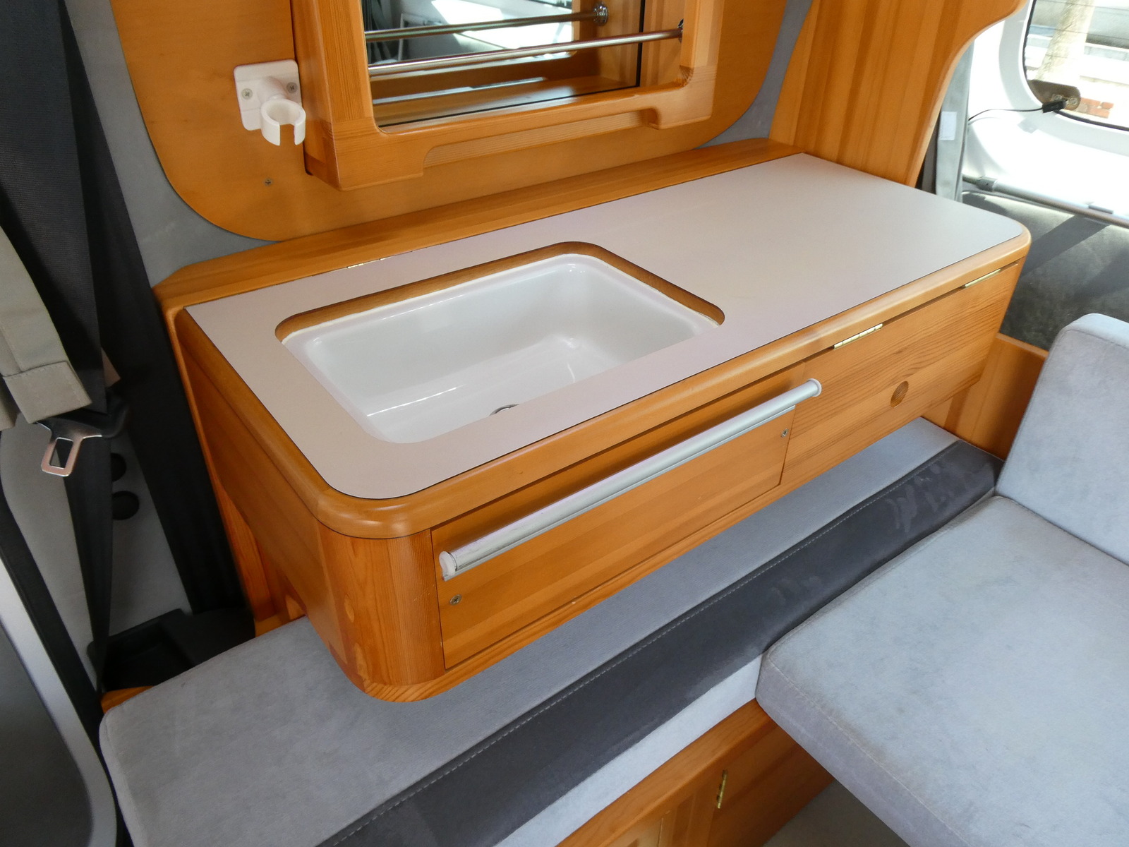 キャンピングカー バンコン ﾀｺｽ　ｼﾞｬｯｸ　FF新品取り付け済み