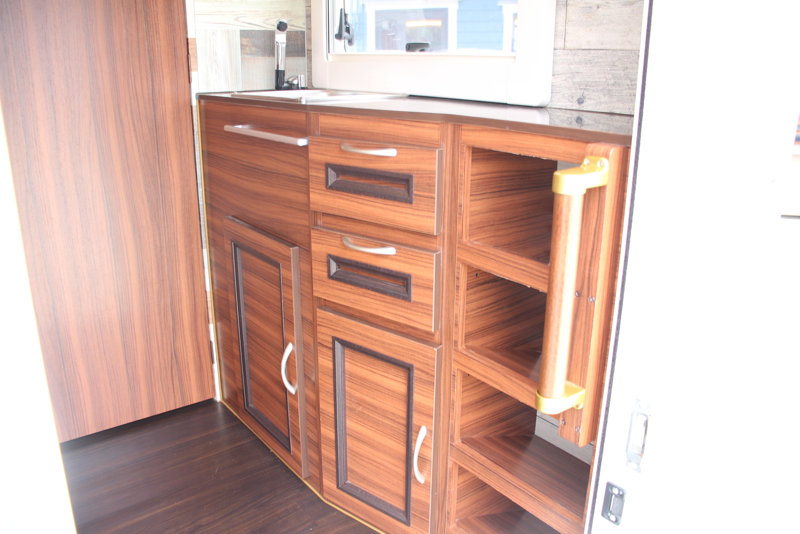 キャンピングカー キャブコン ﾀｳﾝｴｰｽ ﾐｽﾃｨｯｸ ﾚｼﾞｽﾄﾛｱｳﾙ