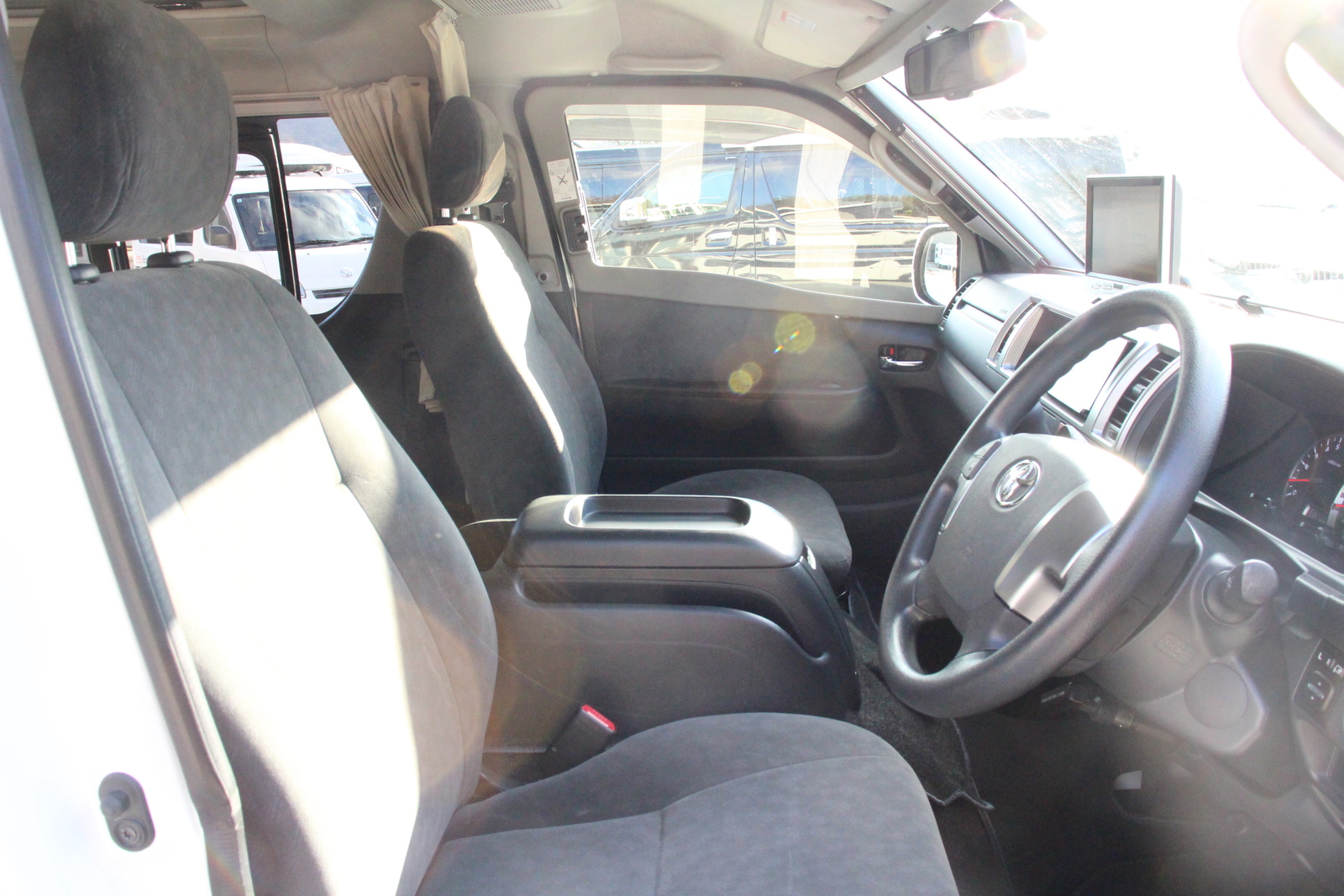 キャンピングカー バンコン ﾊｲｴｰｽ ﾎﾜｲﾄﾊｳｽ ｺﾝﾊﾟｽﾌﾟﾛ FFﾋｰﾀｰ