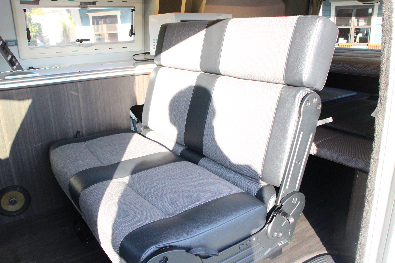 キャンピングカー バンコン ﾊｲｴｰｽ ﾎﾜｲﾄﾊｳｽ ｺﾝﾊﾟｽﾌﾟﾛ FFﾋｰﾀｰ