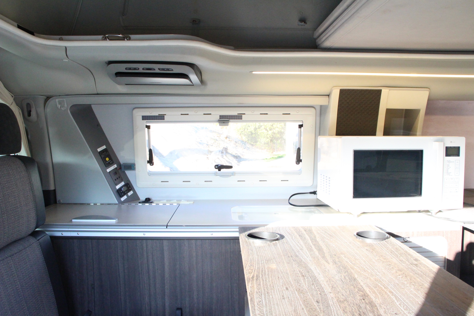 キャンピングカー バンコン ﾊｲｴｰｽ ﾎﾜｲﾄﾊｳｽ ｺﾝﾊﾟｽﾌﾟﾛ FFﾋｰﾀｰ