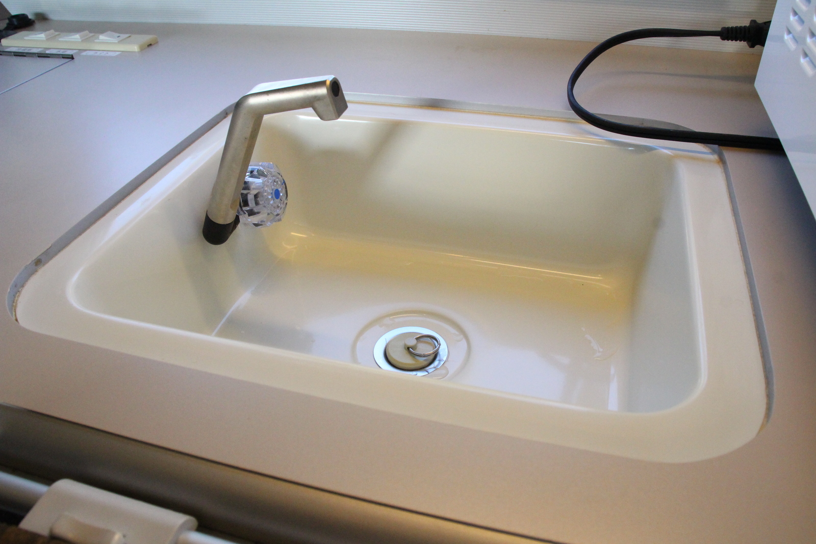 キャンピングカー バンコン ﾊｲｴｰｽ ﾎﾜｲﾄﾊｳｽ ｺﾝﾊﾟｽﾌﾟﾛ FFﾋｰﾀｰ