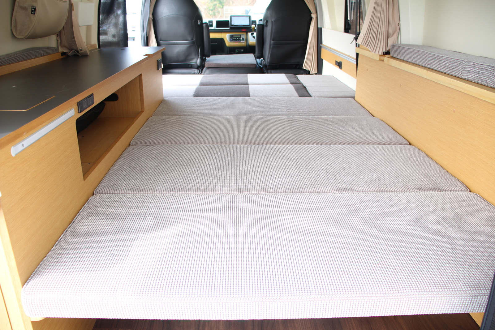 キャンピングカー バンコン ﾊｲｴｰｽ ﾄｲｽﾞﾎﾞｯｸｽ540ｸﾞﾗﾝﾃﾞ 4WD