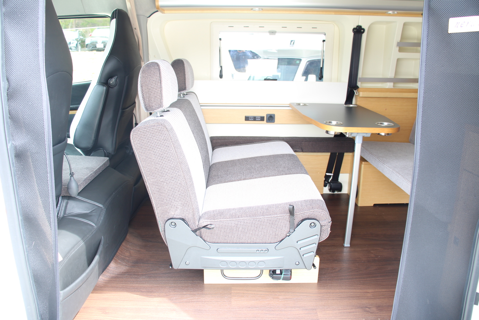 キャンピングカー バンコン ﾊｲｴｰｽ ﾄｲｽﾞﾎﾞｯｸｽ540ｸﾞﾗﾝﾃﾞ 4WD