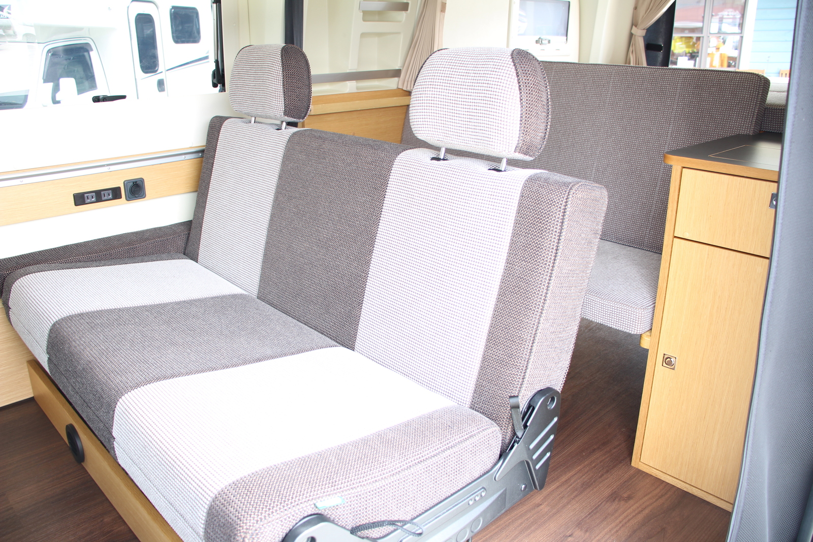 キャンピングカー バンコン ﾊｲｴｰｽ ﾄｲｽﾞﾎﾞｯｸｽ540ｸﾞﾗﾝﾃﾞ 4WD