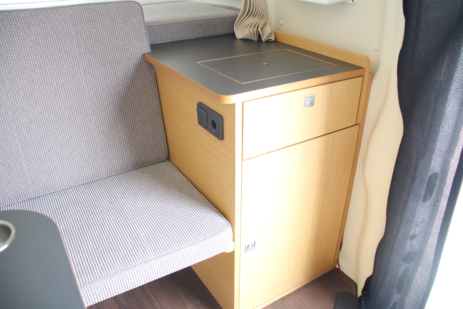 キャンピングカー バンコン ﾊｲｴｰｽ ﾄｲｽﾞﾎﾞｯｸｽ540ｸﾞﾗﾝﾃﾞ 4WD