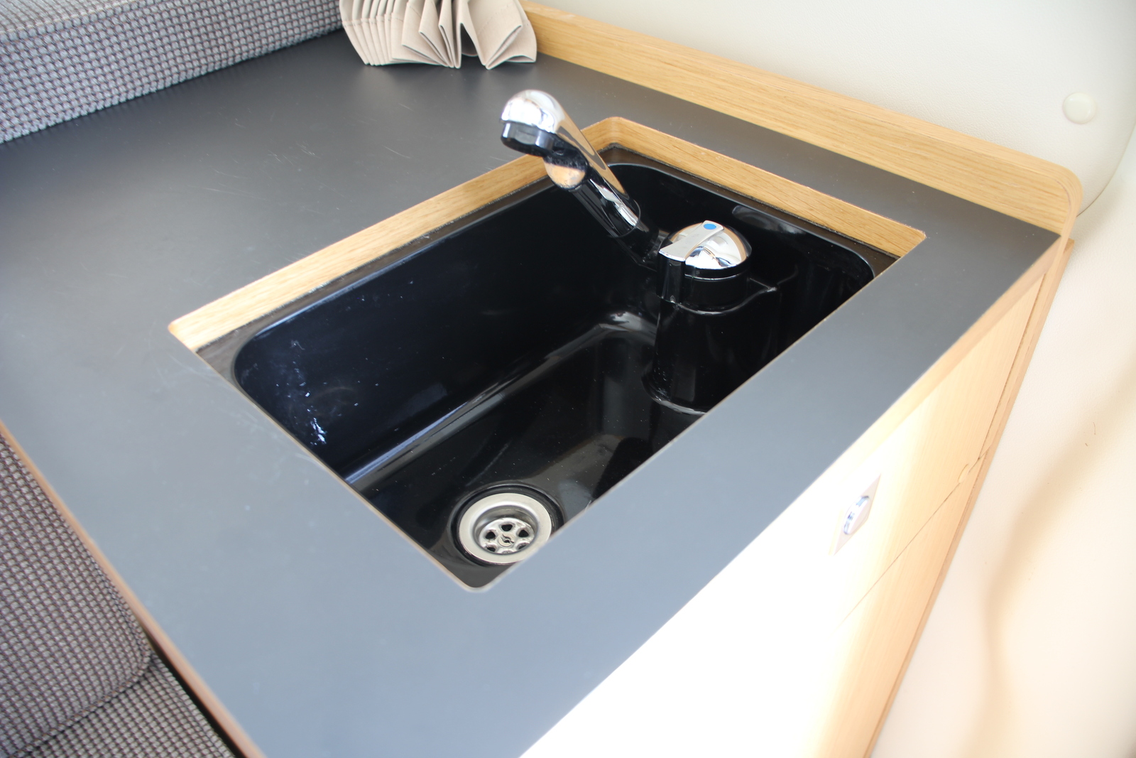 キャンピングカー バンコン ﾊｲｴｰｽ ﾄｲｽﾞﾎﾞｯｸｽ540ｸﾞﾗﾝﾃﾞ 4WD