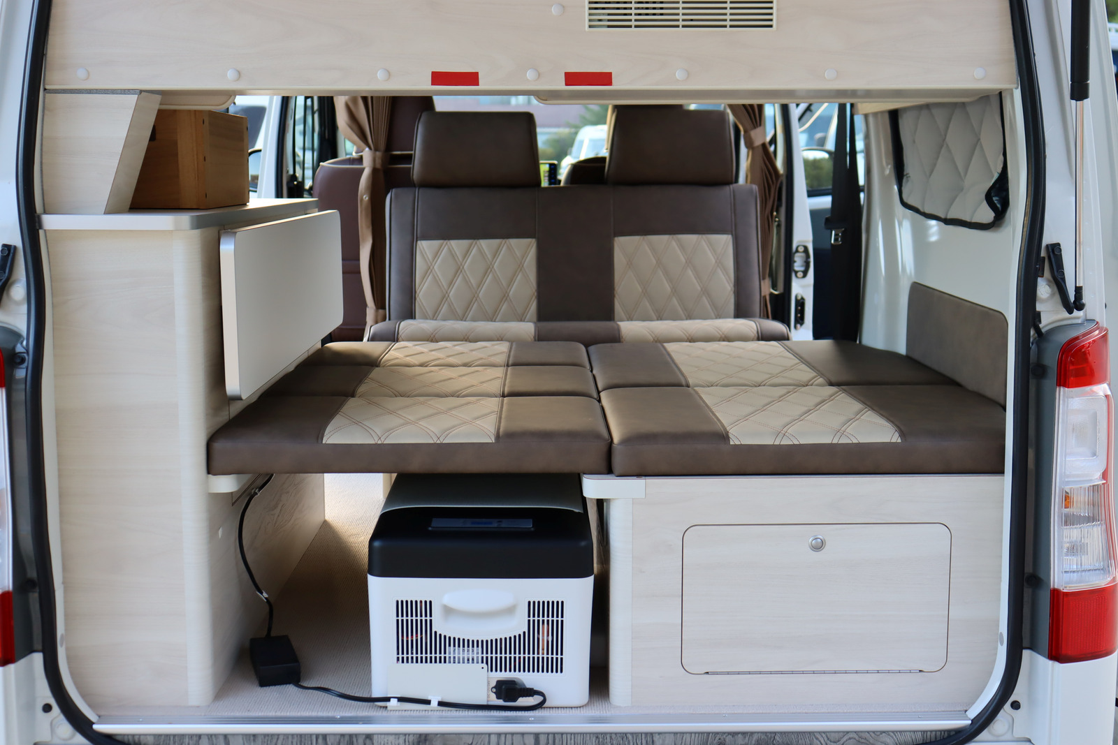 キャンピングカー バンコン ﾀｳﾝｴｰｽ ﾊﾟﾊﾟﾋﾞﾙﾄﾞ F-BOXｽｸｴｱ 4WD