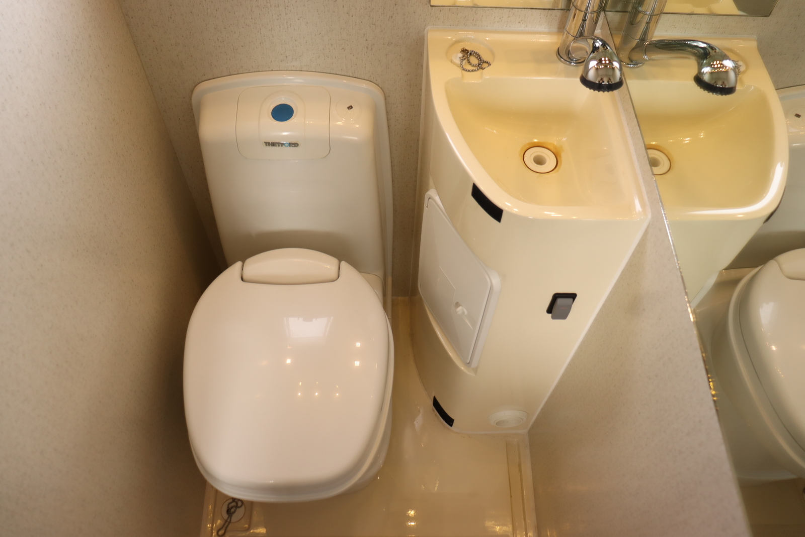 キャンピングカー キャブコン ｶﾑﾛｰﾄﾞ ﾊﾞﾝﾃｯｸｼﾞﾙﾉｰﾌﾞﾙ 家ｴｱｺﾝ4WD