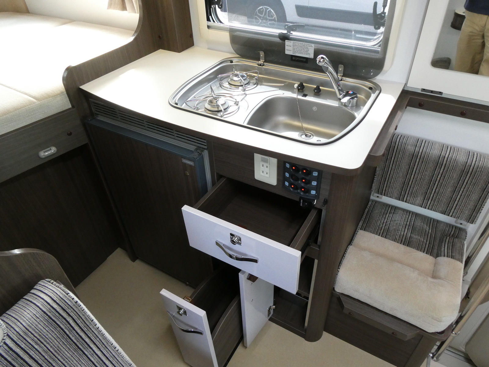 キャンピングカー キャブコン ﾅｯﾂRV　ｸﾚｱ5.3X　ｴﾎﾞﾘｭｰｼｮﾝ　家AC　ﾚｶﾛ