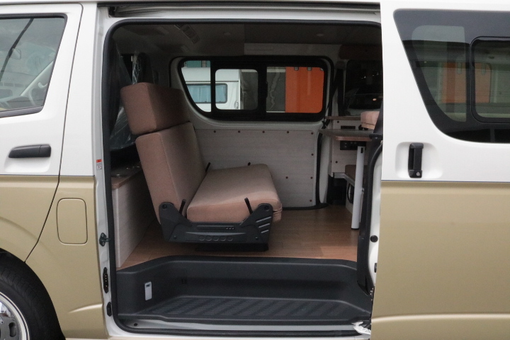 キャンピングカー バンコン ﾊｲｴｰｽ ｷｬﾙｽﾞﾓｰﾀｰ ｶﾘｶ ﾘﾄﾘｰﾄ 4WD 