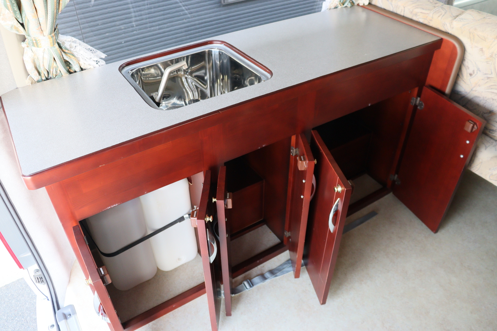 キャンピングカー バンコン ﾊｲｴｰｽ ﾅｯﾂRV ﾘｰｸ