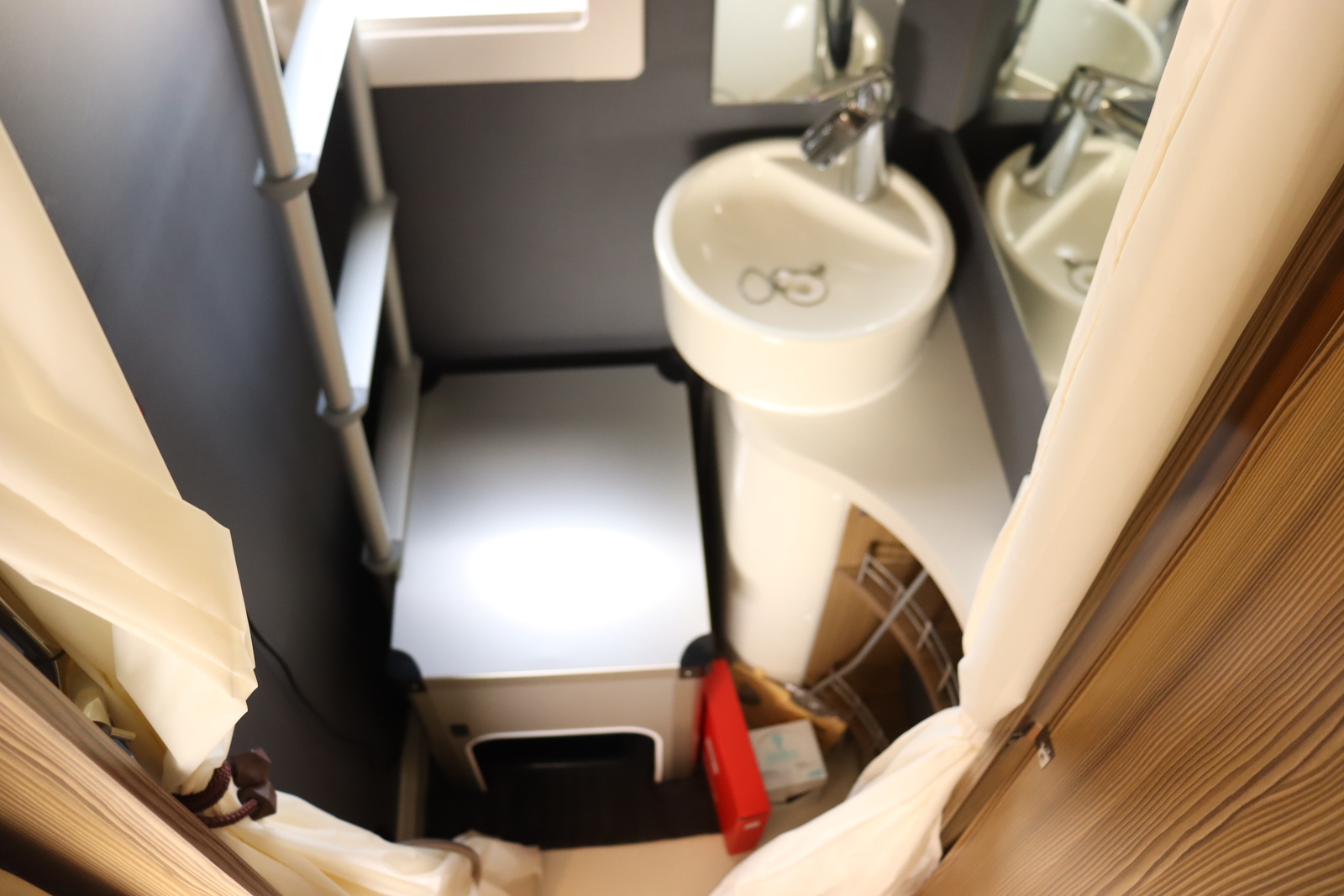 キャンピングカー キャブコン ｶﾑﾛｰﾄﾞ ﾊﾞﾝﾃｯｸｼﾞﾙ520 家庭用ｴｱｺﾝ4WD