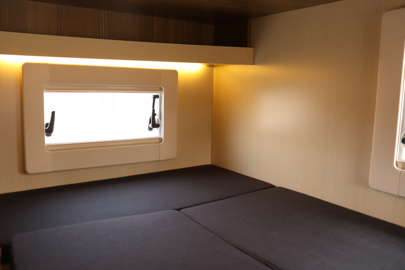 キャンピングカー キャブコン ｶﾑﾛｰﾄﾞ ﾊﾞﾝﾃｯｸｼﾞﾙ520 家庭用ｴｱｺﾝ4WD