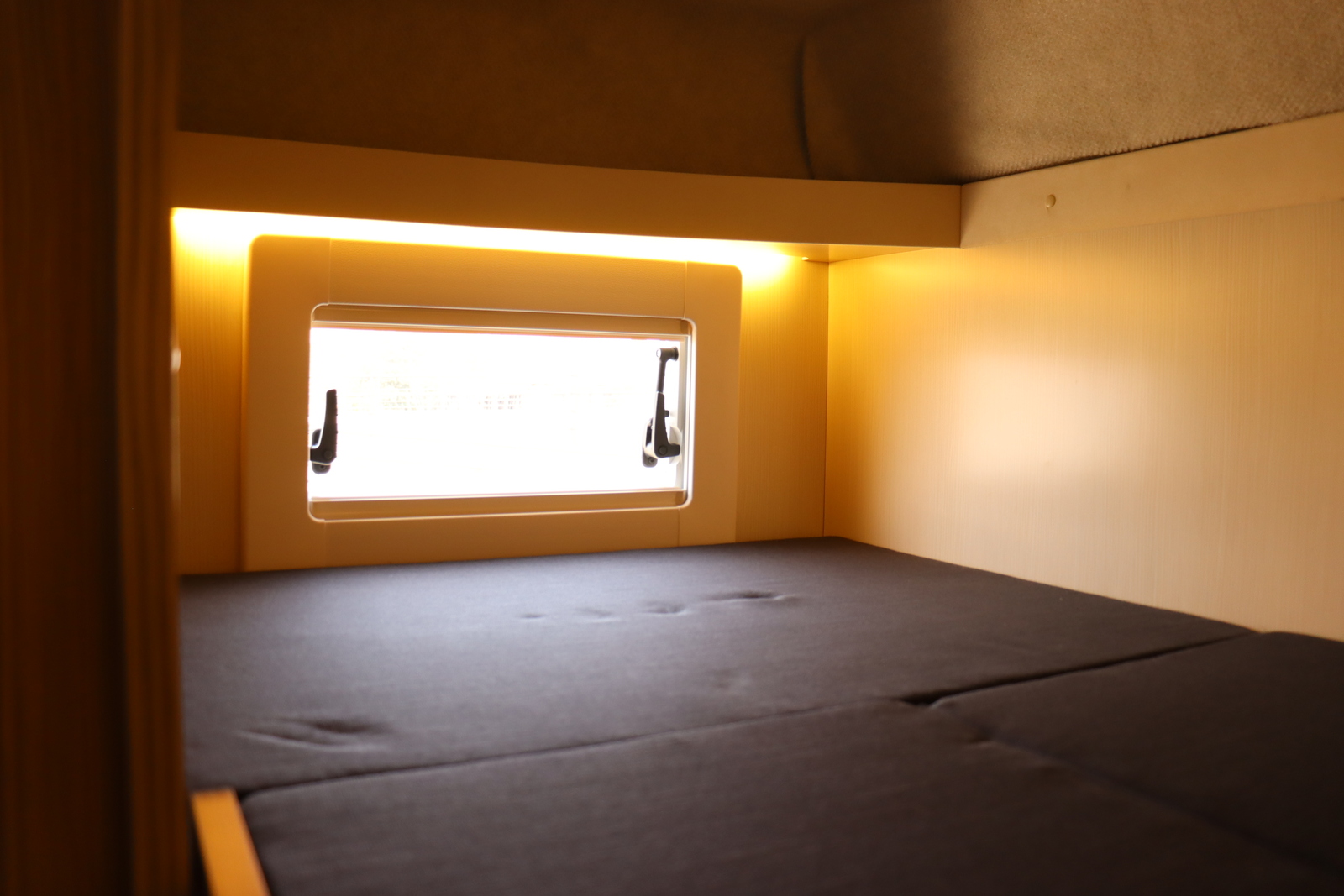 キャンピングカー キャブコン ｶﾑﾛｰﾄﾞ ﾊﾞﾝﾃｯｸｼﾞﾙ520 家庭用ｴｱｺﾝ4WD