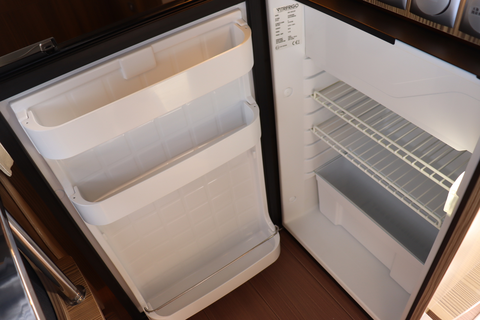 キャンピングカー キャブコン ｶﾑﾛｰﾄﾞ ﾊﾞﾝﾃｯｸｼﾞﾙ520 家庭用ｴｱｺﾝ4WD