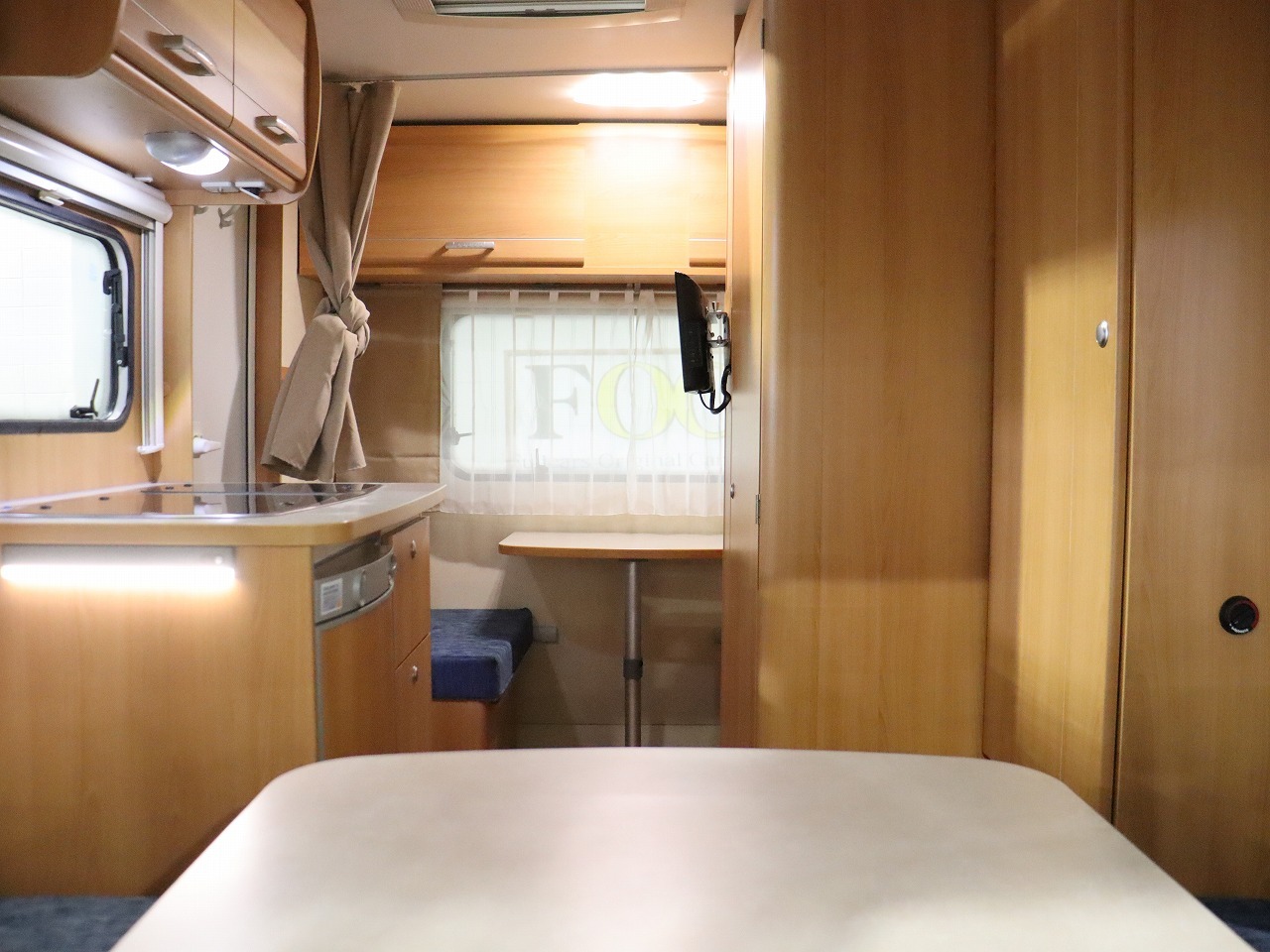 キャンピングカー トレーラー ﾄﾘｶﾞﾉ ｴﾒﾛｰﾄﾞ376　FF　窓用AC　牽引免許不要