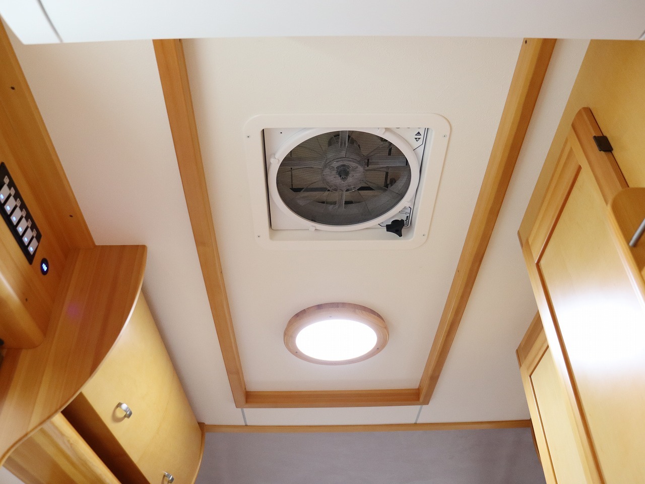 キャンピングカー トレーラー ﾀｺｽ　ﾐﾐｰ310　FF　家庭用AC　牽引免許不要