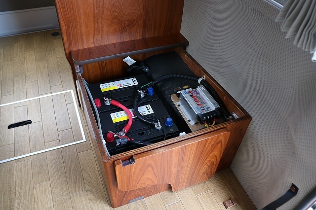 キャンピングカー バンコン ﾊｲｴｰｽ ﾋﾞｰｸﾙ ｸｯﾁｪｯﾀﾌｧﾐｰﾕ 4WD