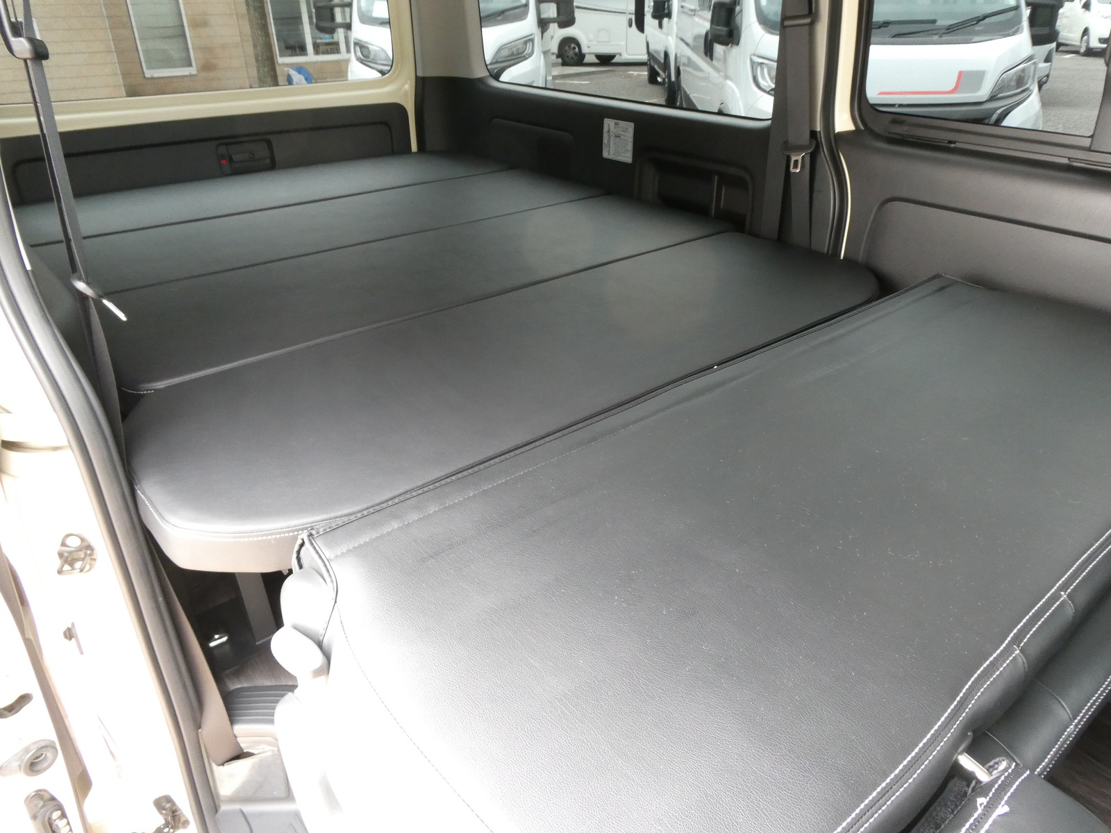 キャンピングカー バンコン ﾊｲｴｰｽ　GL　ﾌﾚｯｸｽ製　ﾍﾞｯﾄﾞｷｯﾄﾞ