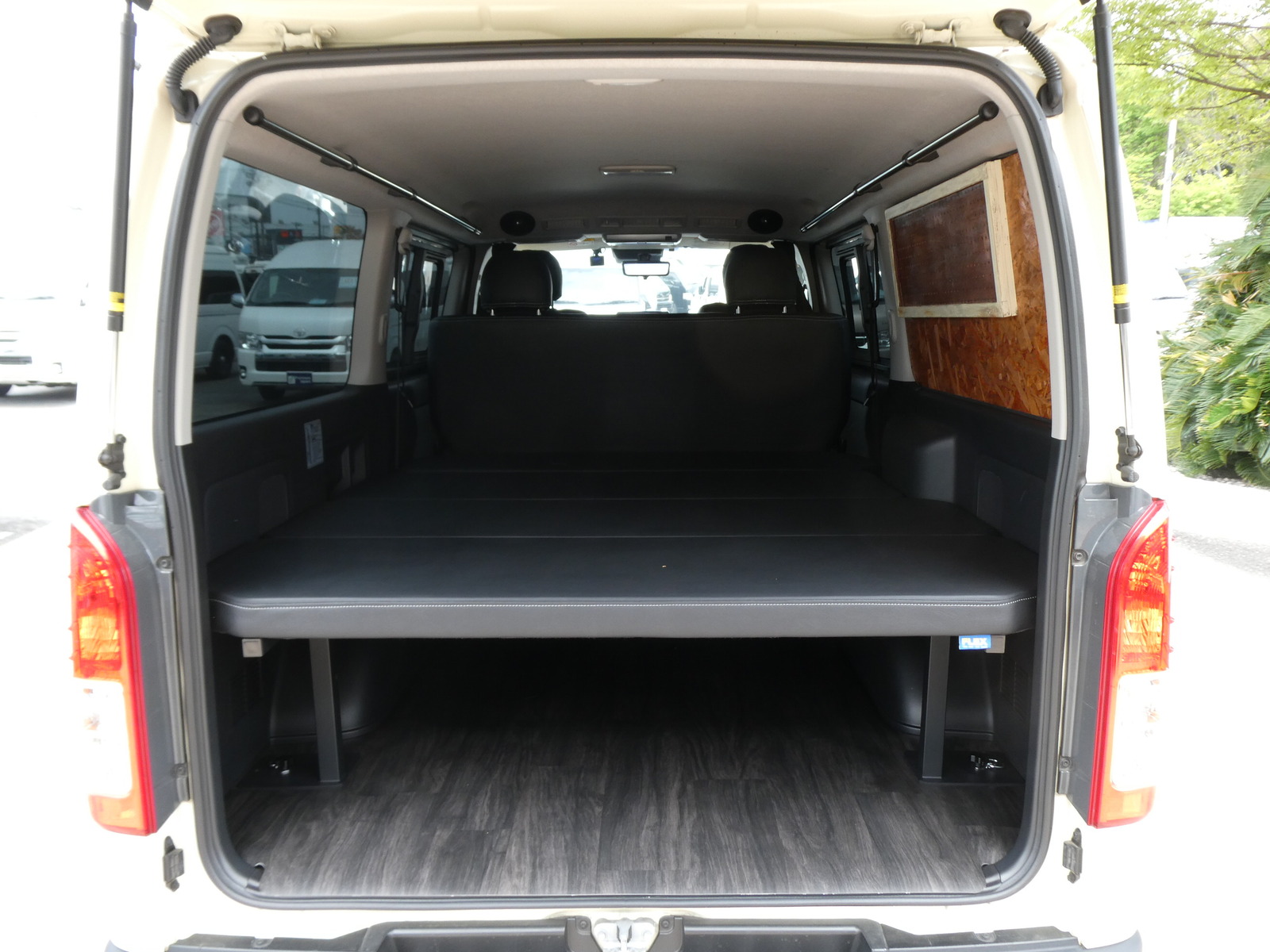 キャンピングカー バンコン ﾊｲｴｰｽ　GL　ﾌﾚｯｸｽ製　ﾍﾞｯﾄﾞｷｯﾄﾞ