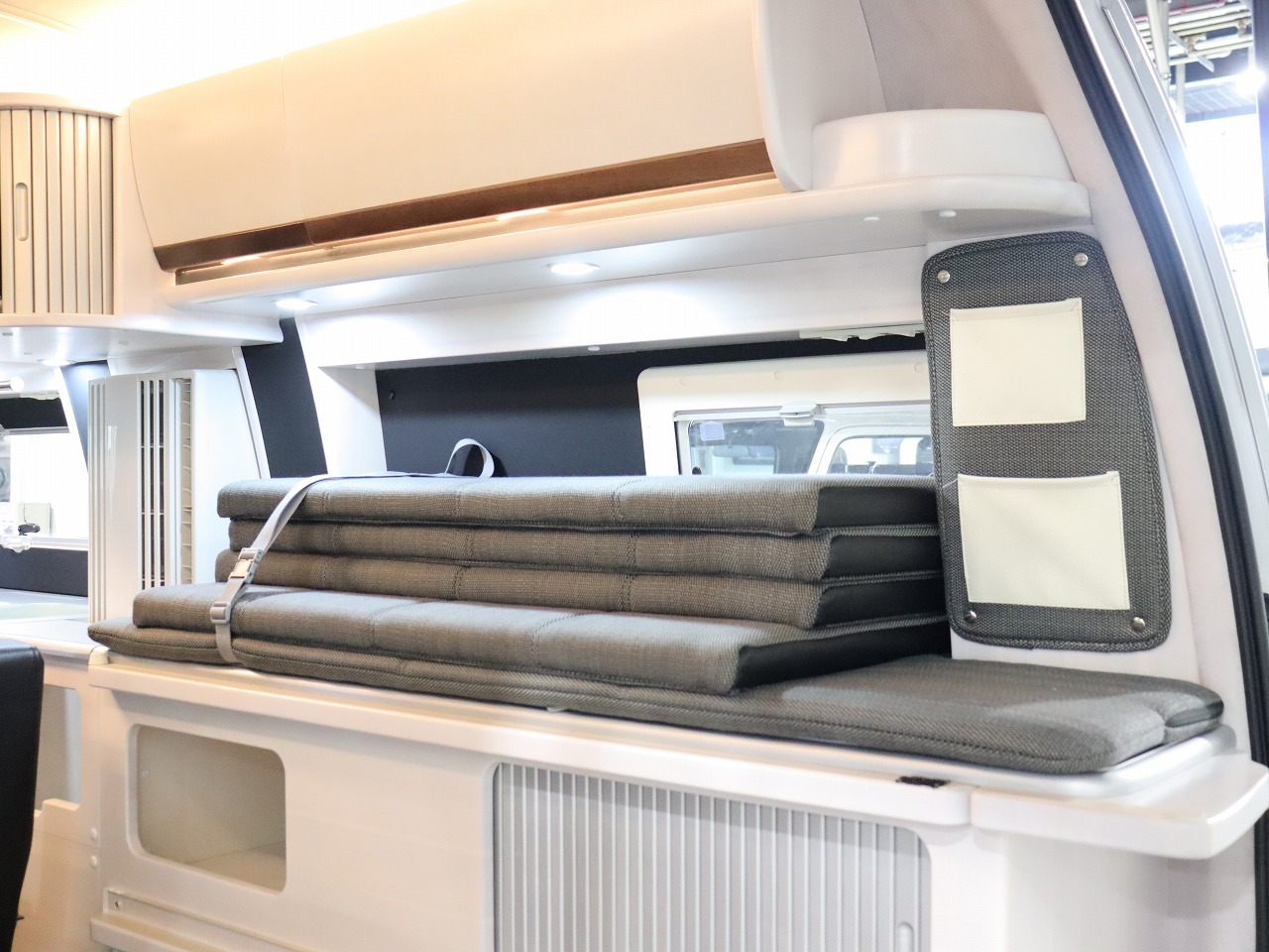 キャンピングカー バンコン ﾊｲｴｰｽ ｺﾝﾊﾟｽﾄﾞﾙｸP-COOL 4WD　FF