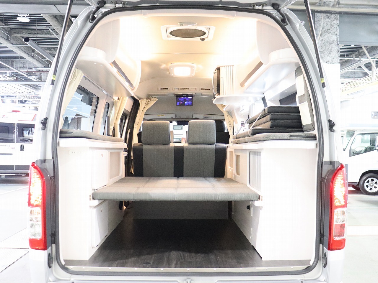 キャンピングカー バンコン ﾊｲｴｰｽ ｺﾝﾊﾟｽﾄﾞﾙｸP-COOL 4WD　FF