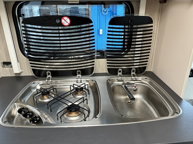 キャンピングカー トレーラー ﾄﾘｶﾞﾉ ｴﾒﾛｰﾄﾞ406VP