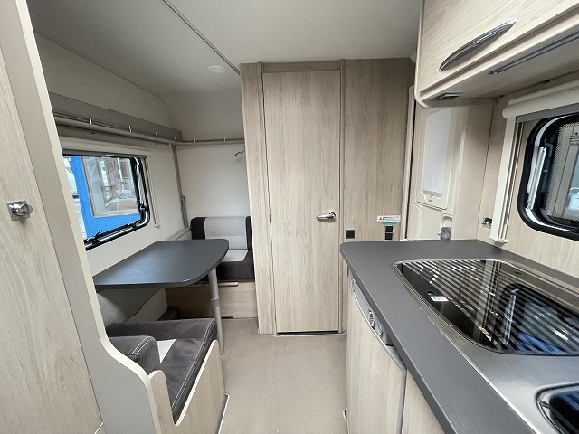 キャンピングカー トレーラー ﾄﾘｶﾞﾉ ｴﾒﾛｰﾄﾞ406VP