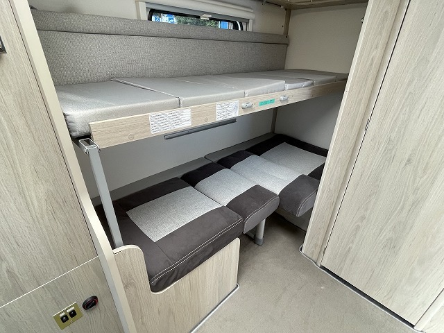 キャンピングカー トレーラー ﾄﾘｶﾞﾉ ｴﾒﾛｰﾄﾞ406VP