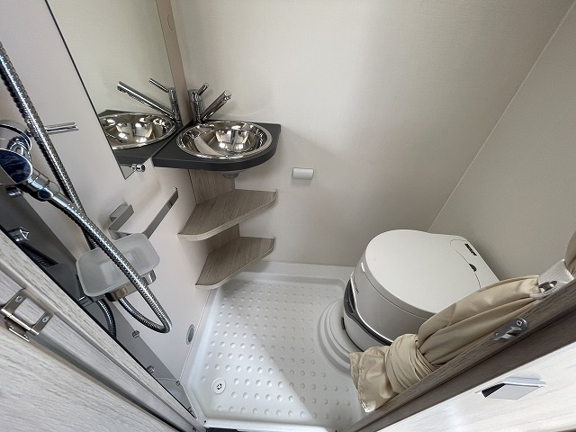 キャンピングカー トレーラー ﾄﾘｶﾞﾉ ｴﾒﾛｰﾄﾞ406VP